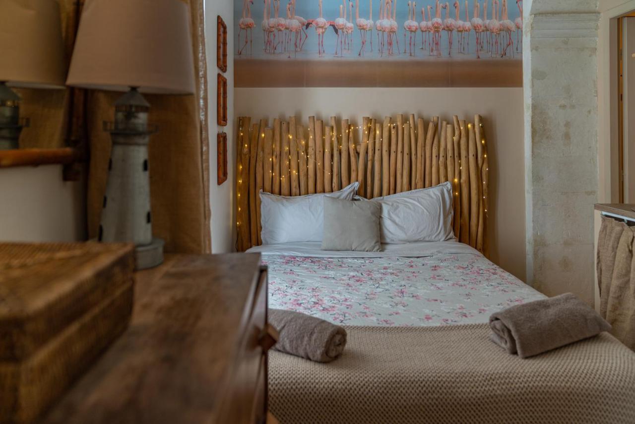 La Cabane Camarguaise En Centre Ville - Une Nuit A Ним Экстерьер фото